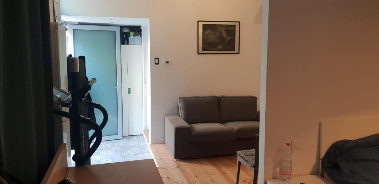 Ferienwohnung Miniloft Cattaneo Monza Exterior foto